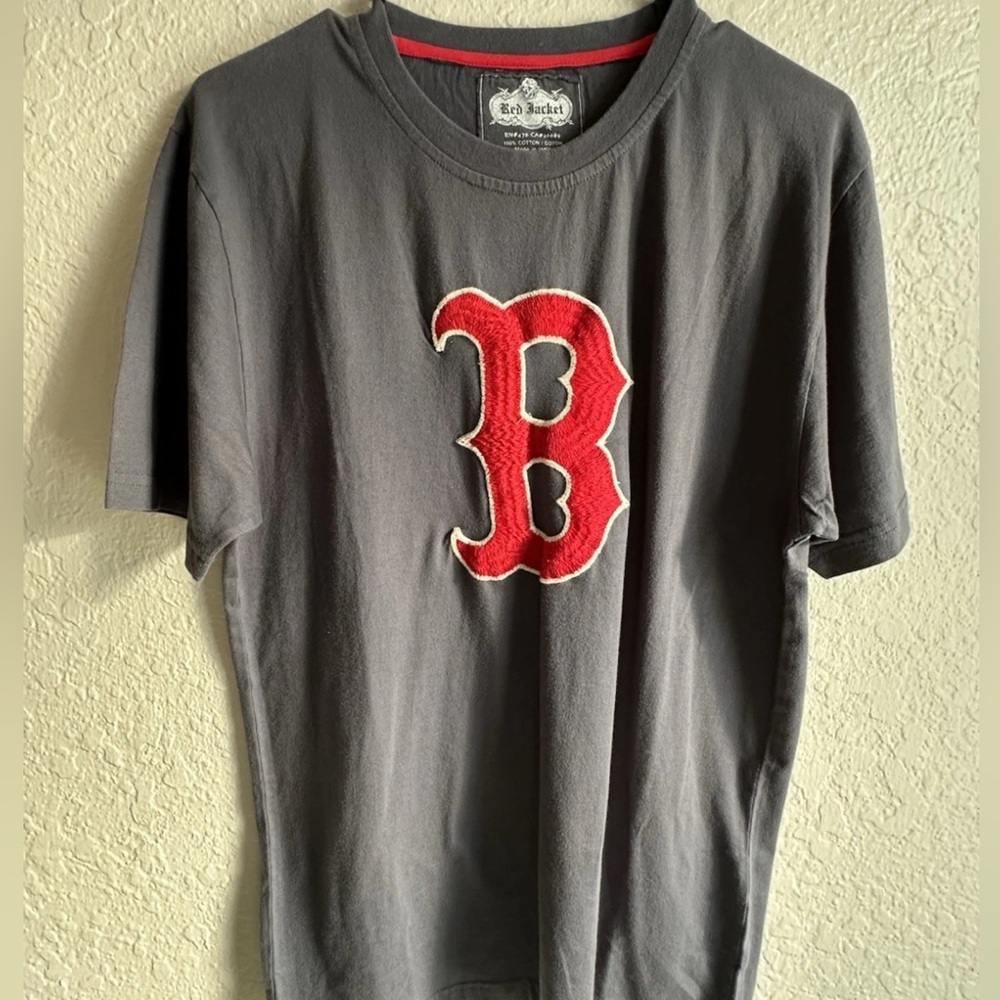 Men’s Medium Boston Red Sox RED JACKET Embroidered Navy T-Shirt NEW 100% Cotton